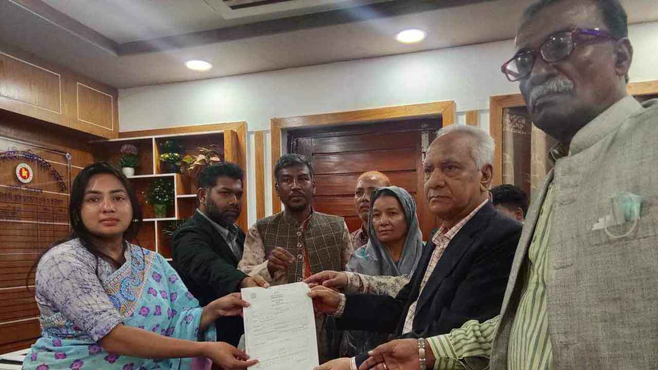 এমপি হতে জেলা পরিষদের চেয়ারম্যান পদ ছাড়লেন সাবেক মন্ত্রী