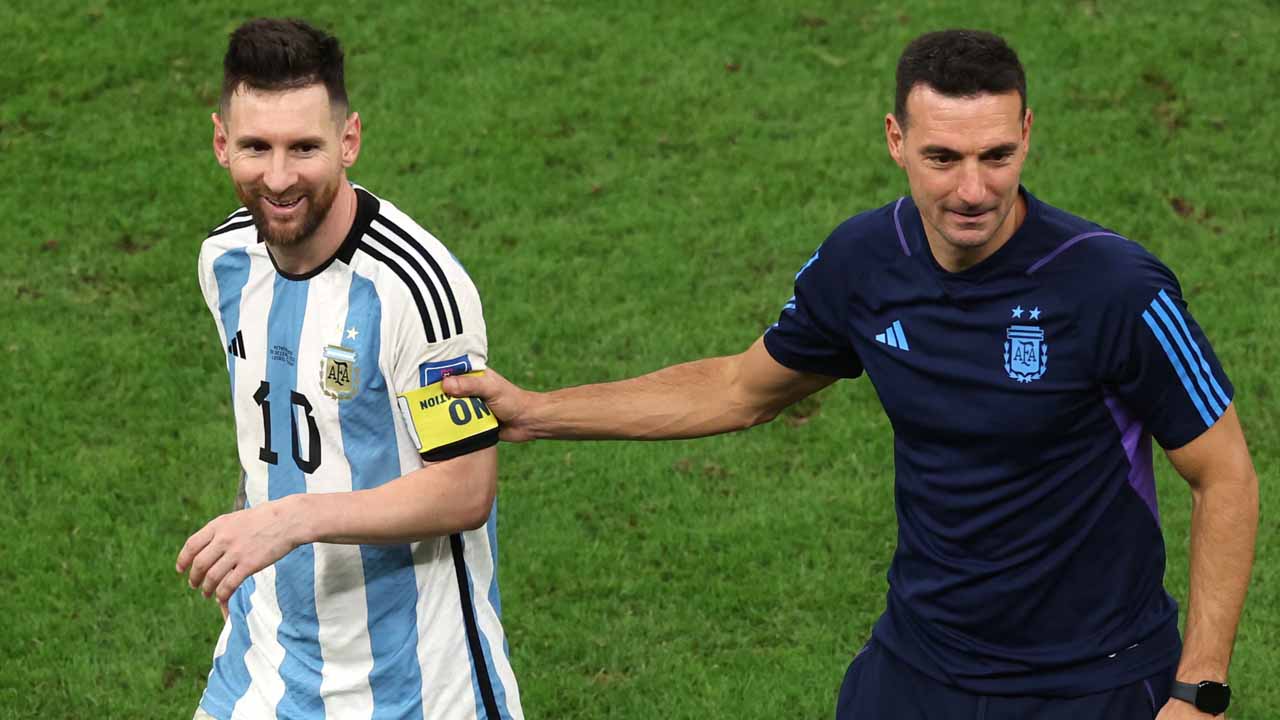 মেসিকে খেলা চালিয়ে যাওয়ার অনুরোধ স্কালোনির