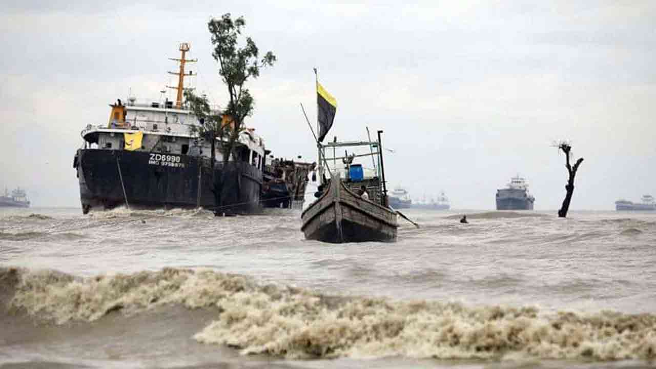 উত্তর-পশ্চিম দিকে অগ্রসর হয়েছে সুস্পষ্ট লঘুচাপ