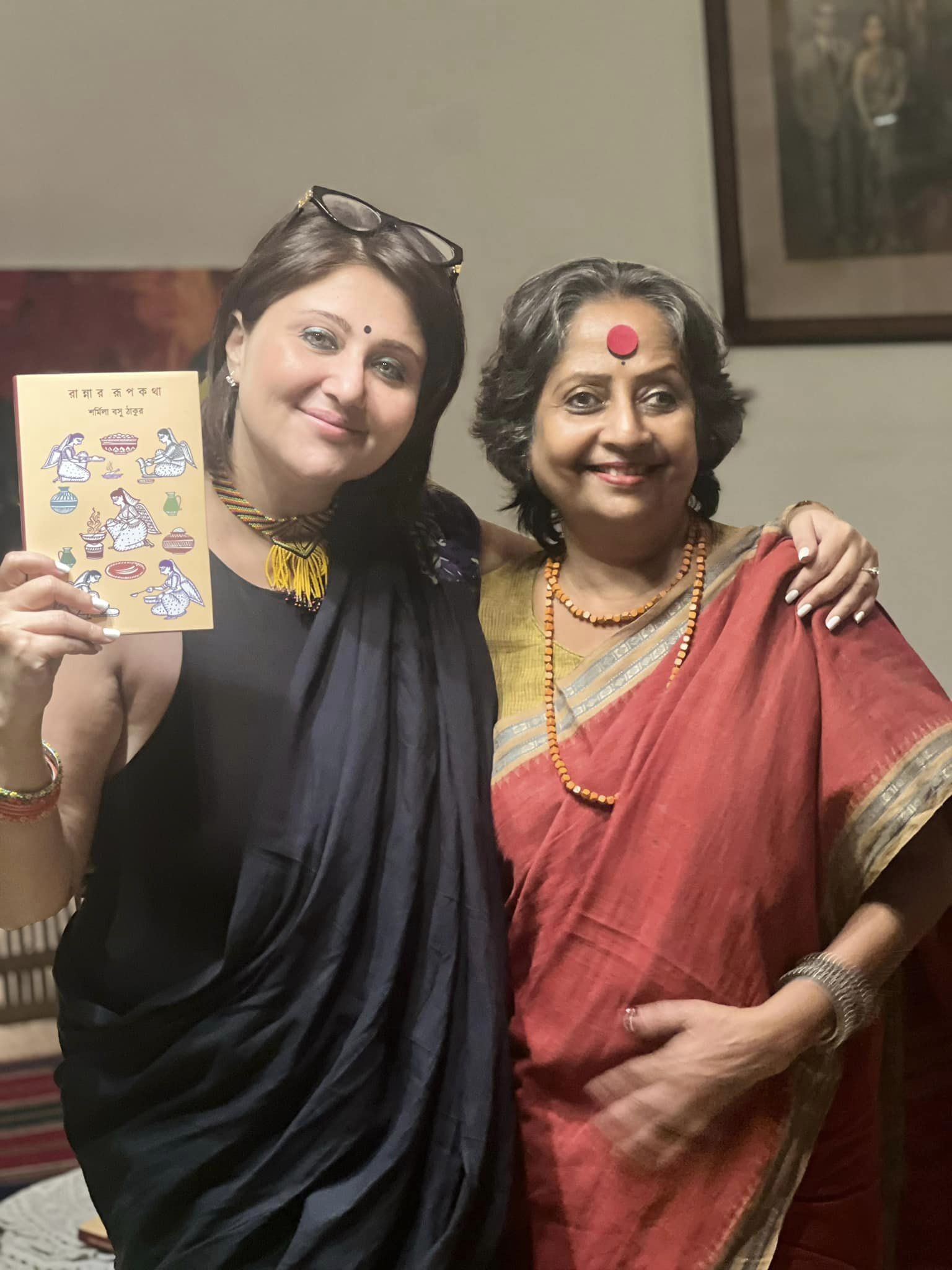 বই প্রকাশ অনুষ্ঠানে স্বস্তিকা । ছবি: ফেসবুক