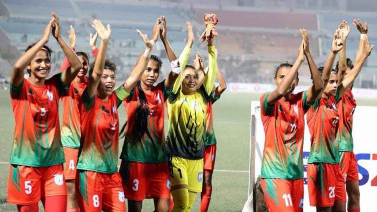 সিঙ্গাপুরকে ৮-০ গোলে হারাল মেয়েরা