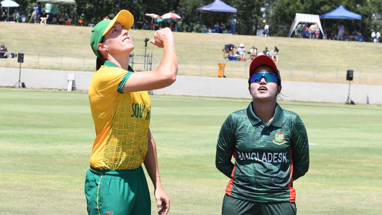 দক্ষিণ আফ্রিকায় ইতিহাস গড়ার অপেক্ষায় মেয়েরা