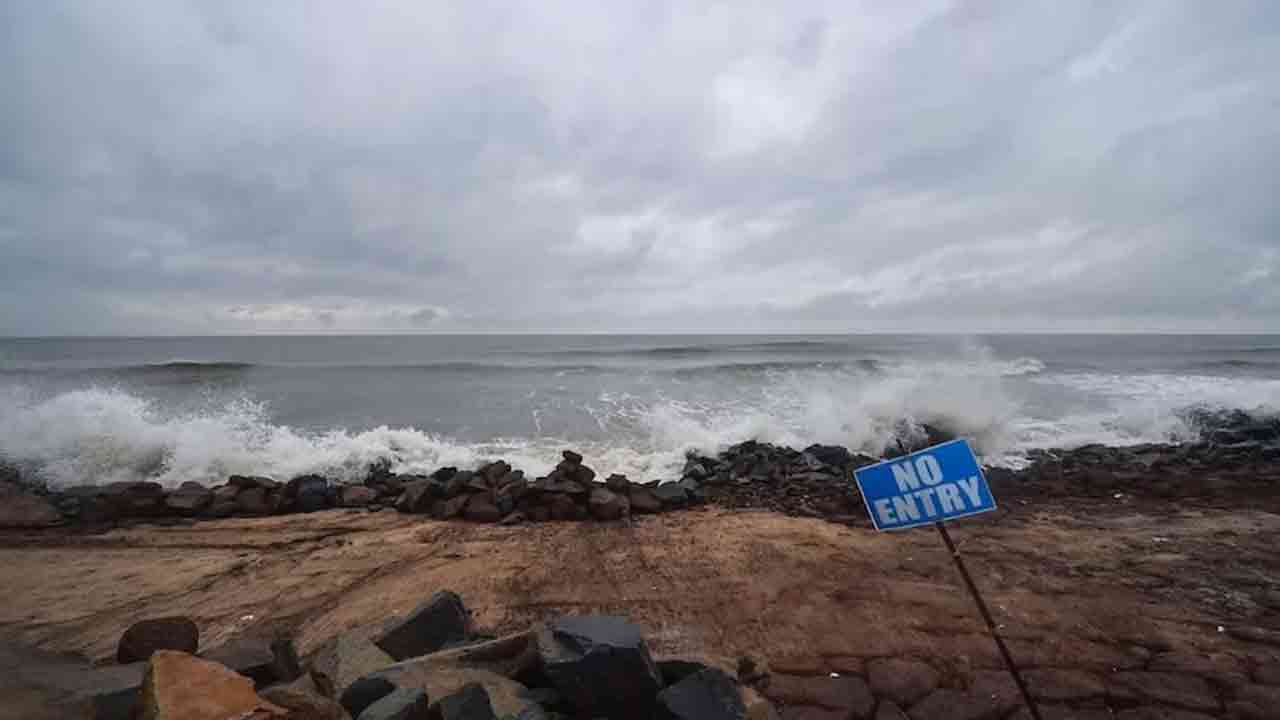 ঘূর্ণিঝড়ের সর্বশেষ আপডেট জানাল আবহাওয়া অফিস