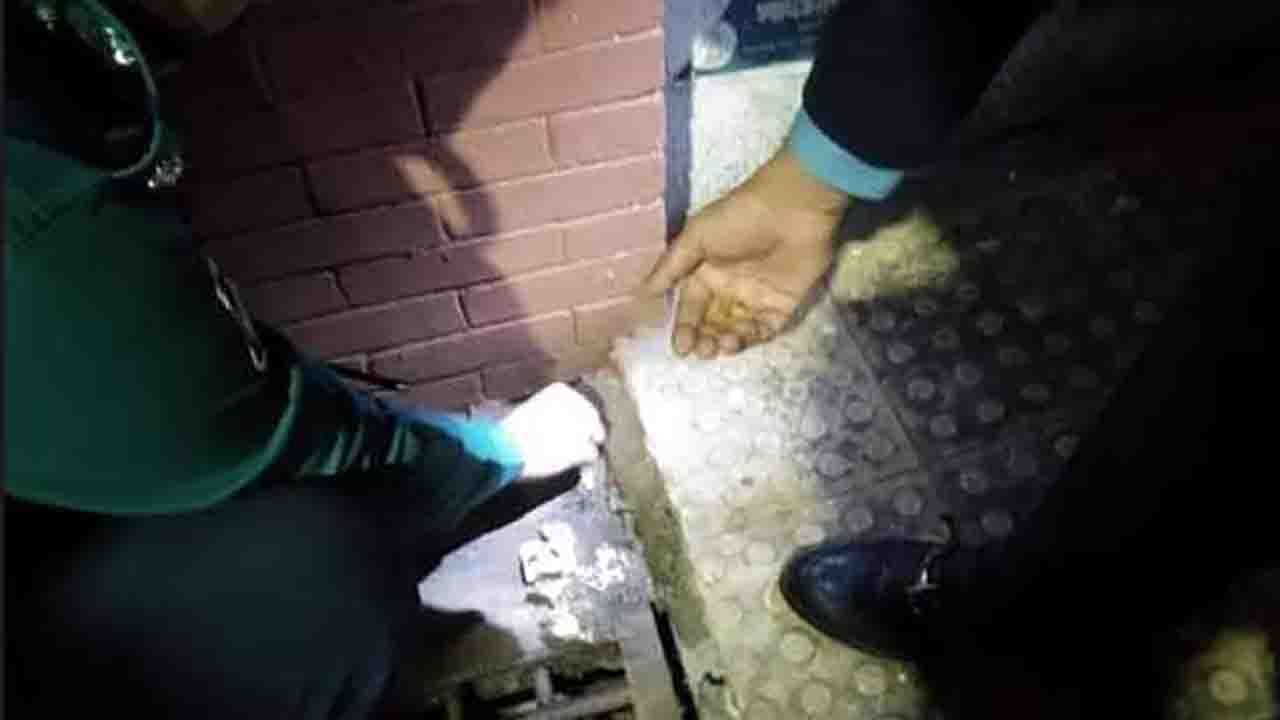 ঢাকায় আ.লীগ প্রার্থীর কার্যালয়ের সামনে ককটেল বিস্ফোরণ