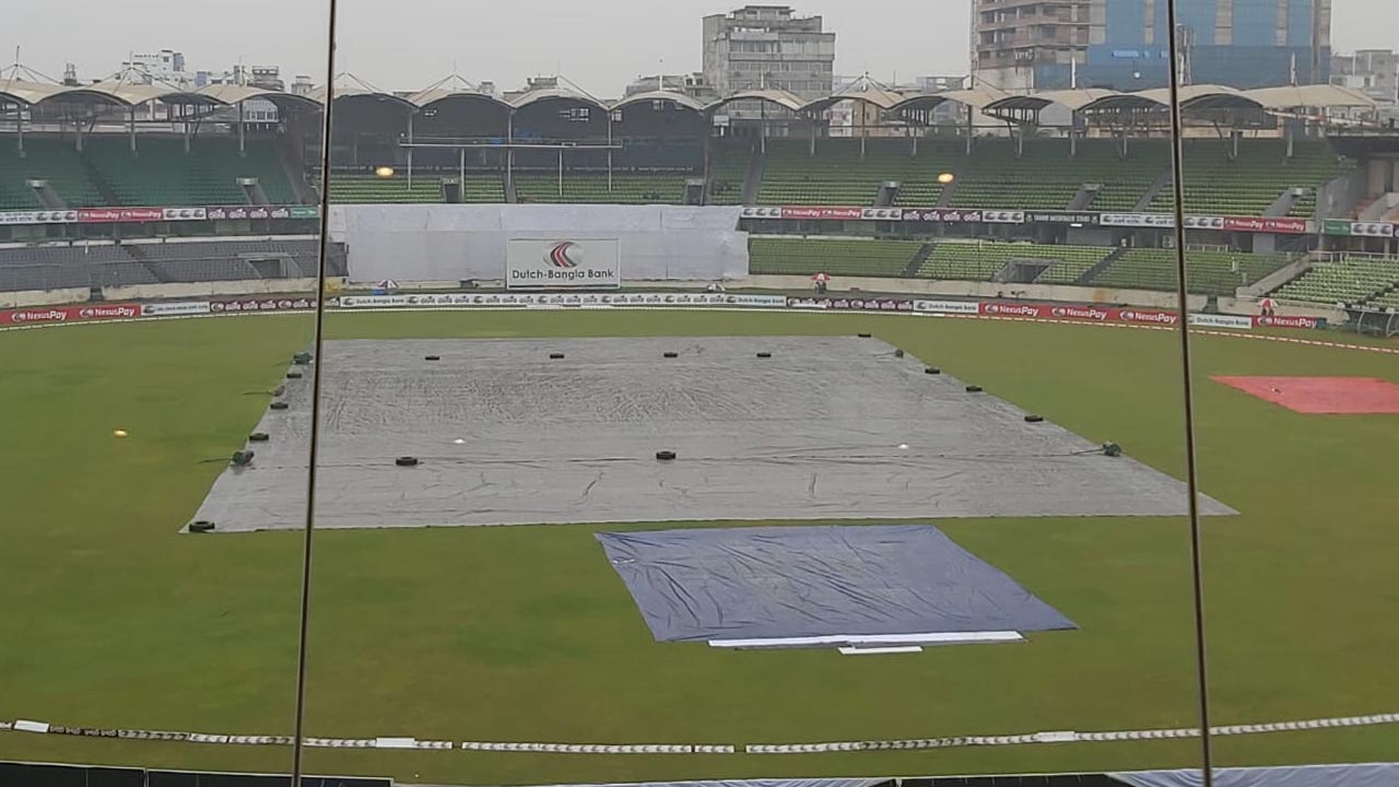 ভেস্তে গেল দ্বিতীয় দিনের খেলা