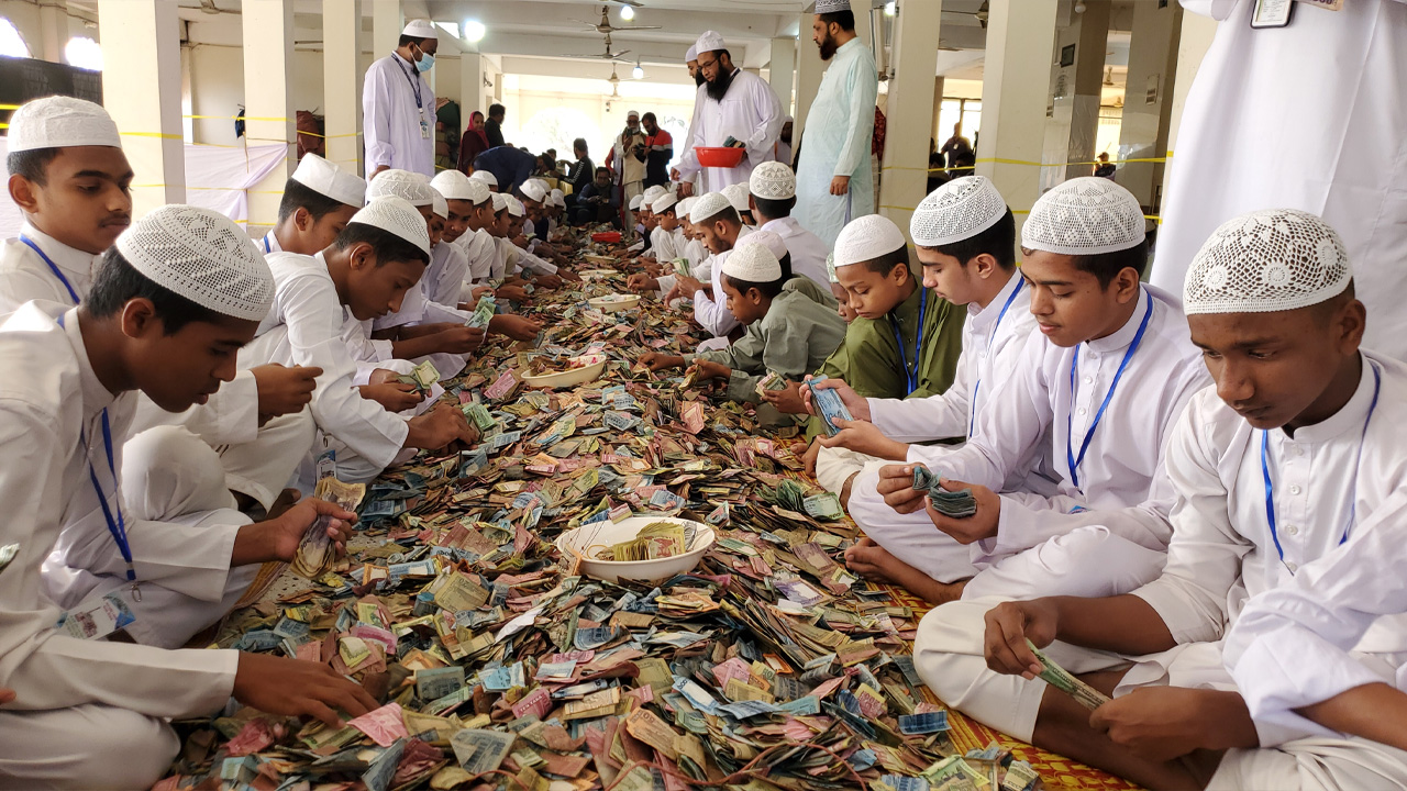 পাগলা মসজিদের ৯ দানবাক্সে মিলল ২৩ বস্তা টাকা, চলছে গণনা