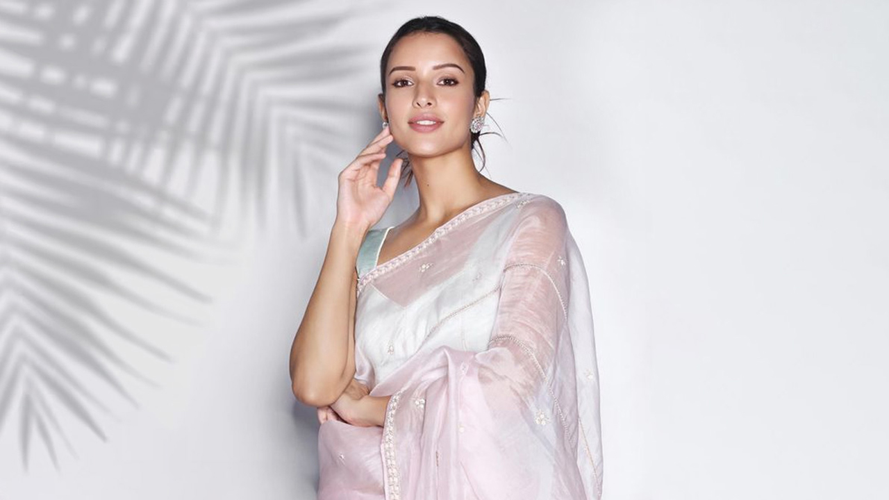 এক নগ্ন দৃশ্যেই ইনস্টাগ্রামে হিট তৃপ্তি