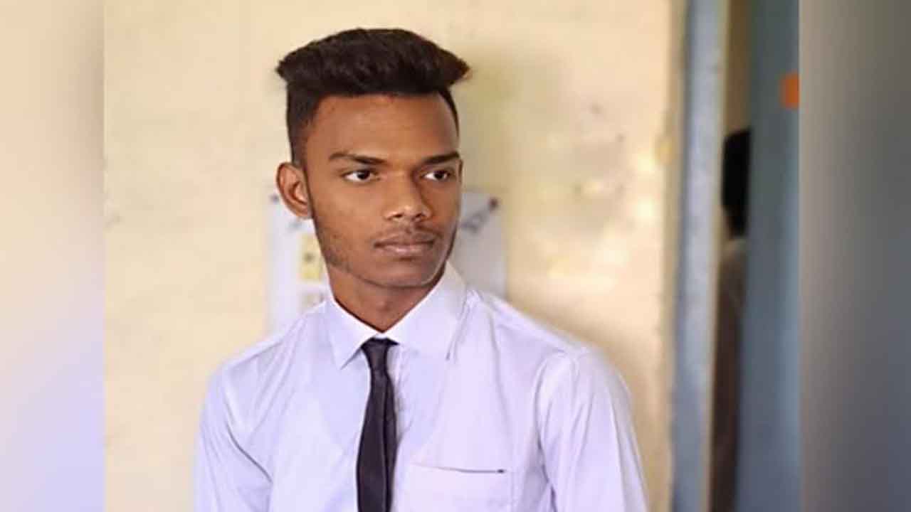 শিক্ষিকার সঙ্গে ছাত্রের প্রেম, বিচ্ছেদের পর আত্মহত্যার অভিযোগ