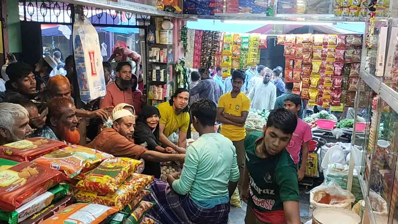 বেশি দামে পেঁয়াজ বিক্রি করায় ভোলায় ৫ ব্যবসায়ীকে জরিমানা