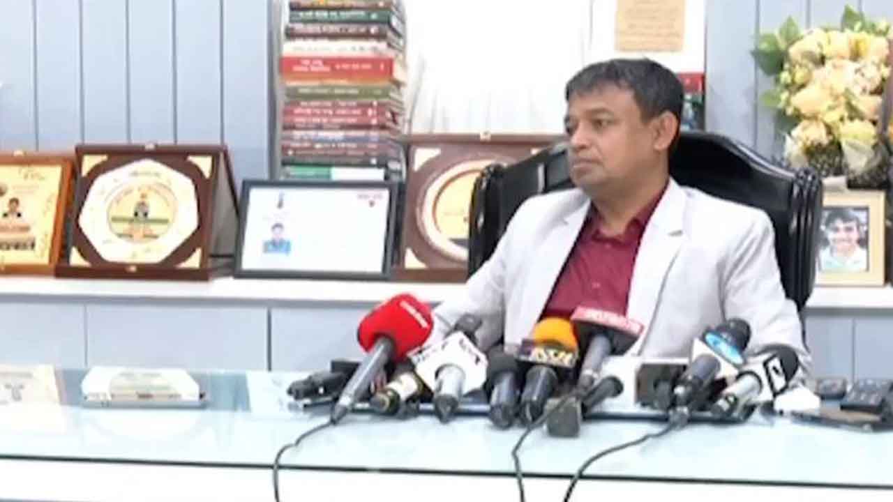 আমরা কার কাছে বিচার চাইব : ডিবি প্রধান