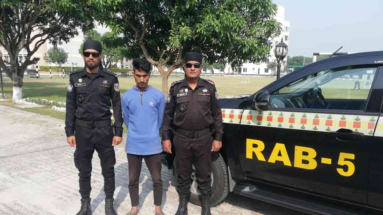 আশুলিয়ায় দুরুল হুদা হত্যাকাণ্ডের ঘটনায় স্ত্রীর প্রেমিক গ্রেপ্তার