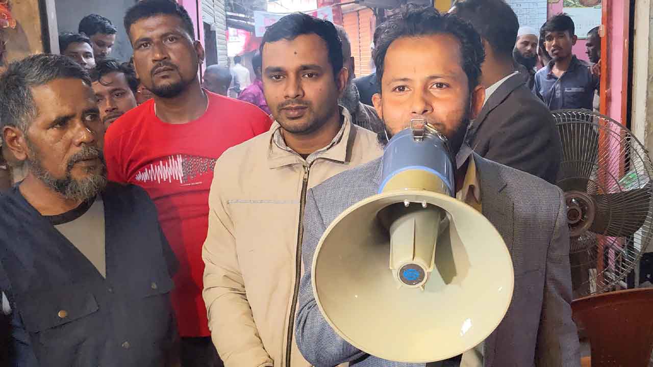 বেশি দামে পেঁয়াজ বিক্রি, রংপুরে ৫ দোকানিকে জরিমানা