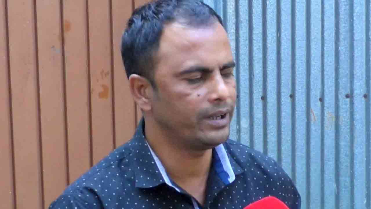 মসজিদের মাইকে ঘোষণা দিয়ে স্ত্রীকে তালাক দিলেন আওয়ামী লীগ নেতা