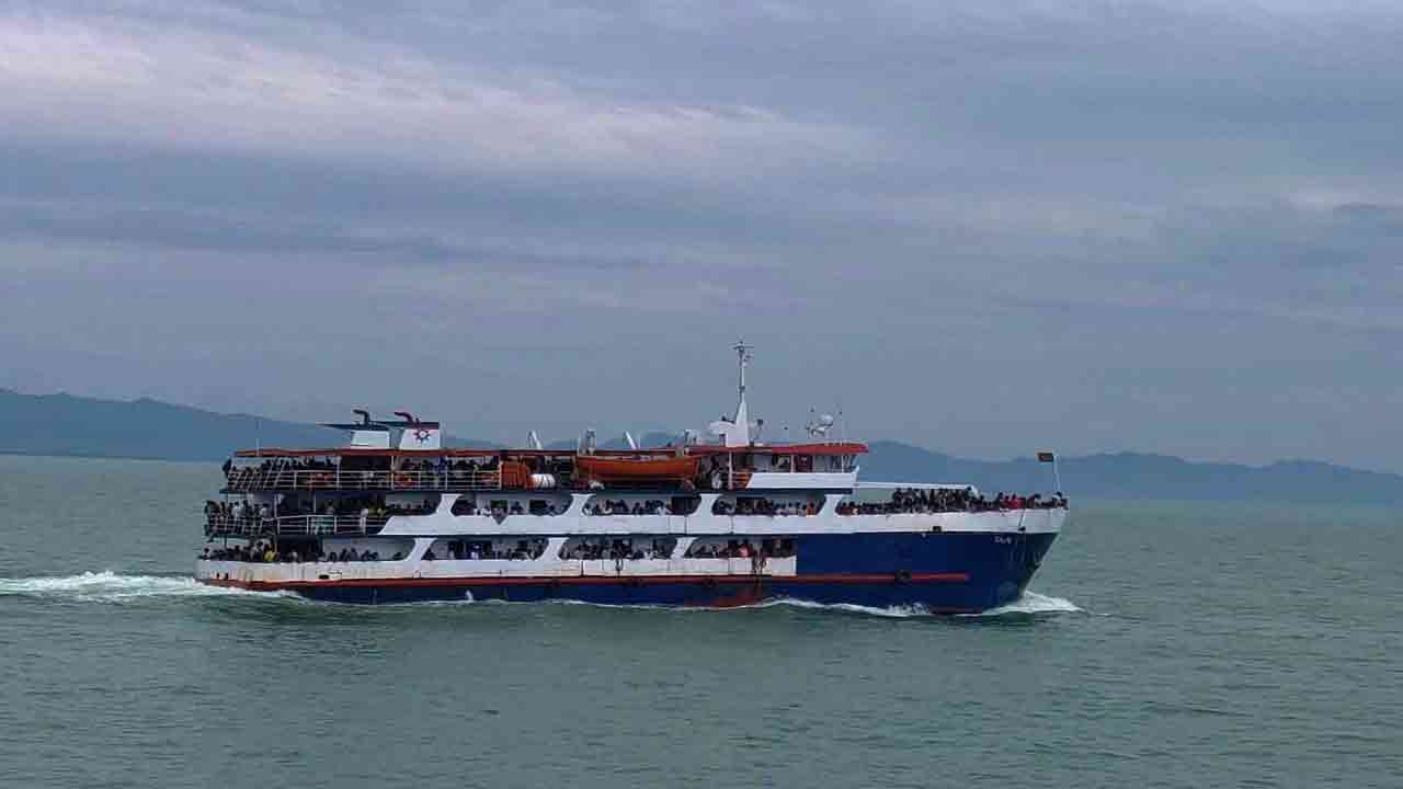 যান্ত্রিক ত্রুটির কারণে সেন্টমার্টিন থেকে ফিরলো জাহাজ