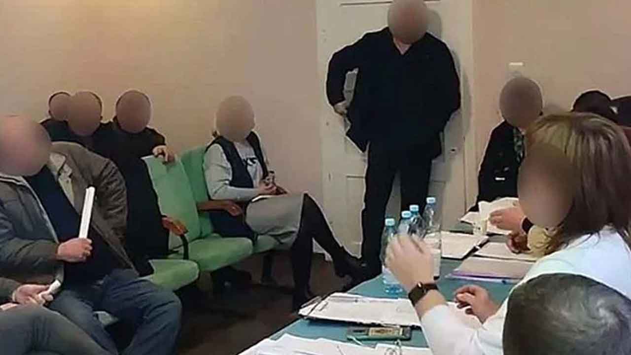 বৈঠকে ৩ গ্রেনেড মেরে ২৬ জনকে আহত করলেন কাউন্সিলর