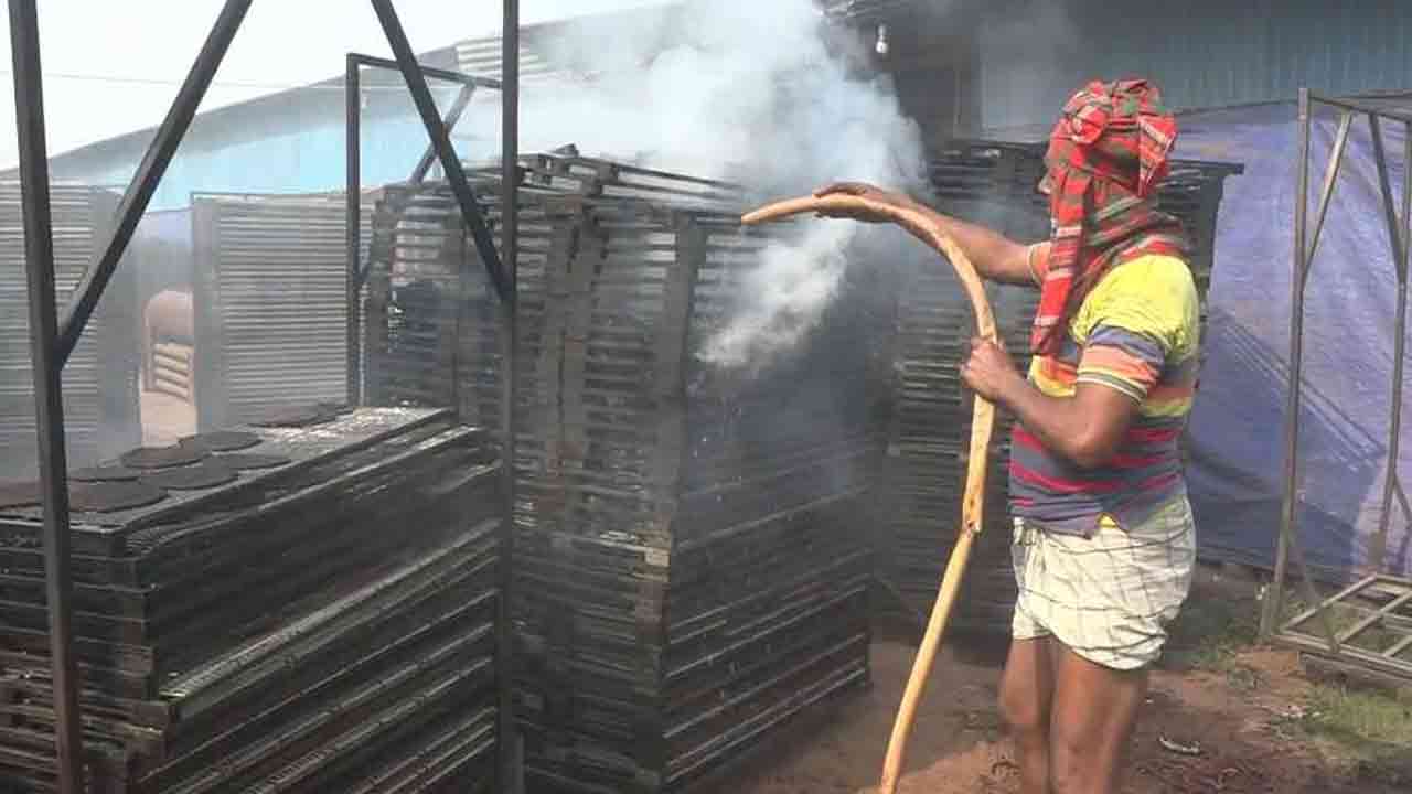 গুরুদাসপুরে কয়েল কারখানায় আগুন