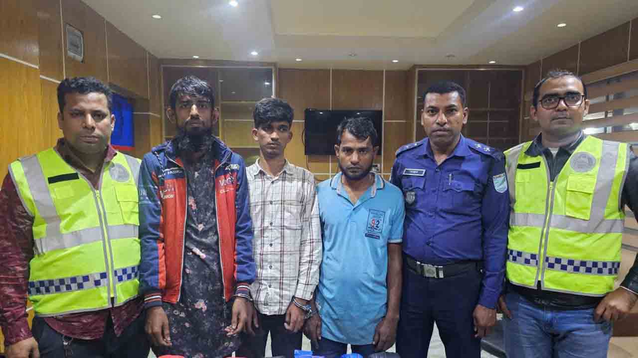বাসের কেবিন লাইটে মিলল ৪৬ হাজার ইয়াবা, গ্রেপ্তার তিন আসামি কারাগারে 