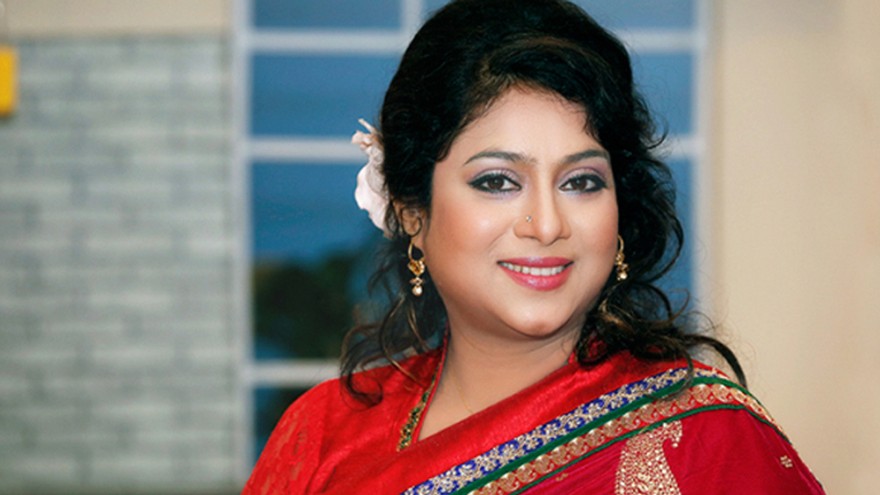 গোপনে দেশে ফিরলেন শাবনূর