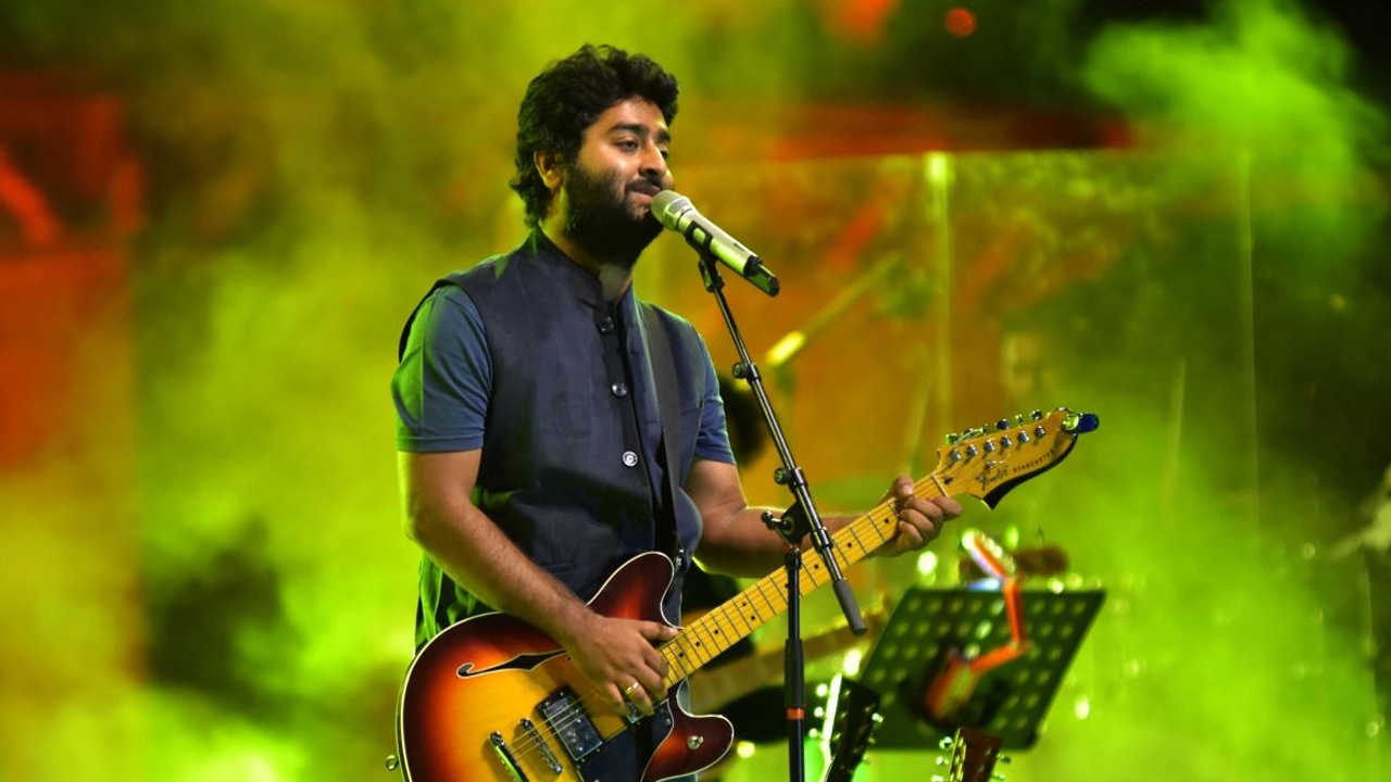 কনসার্টে শ্রোতাকে মাইক ছুড়ে মারলেন অরিজিত সিং