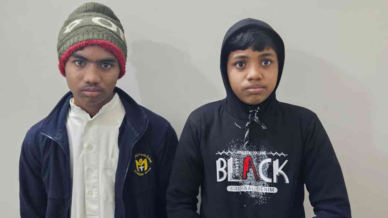 পড়াশোনার চাপে পালিয়ে যাওয়া দুই ভাইকে উদ্ধার