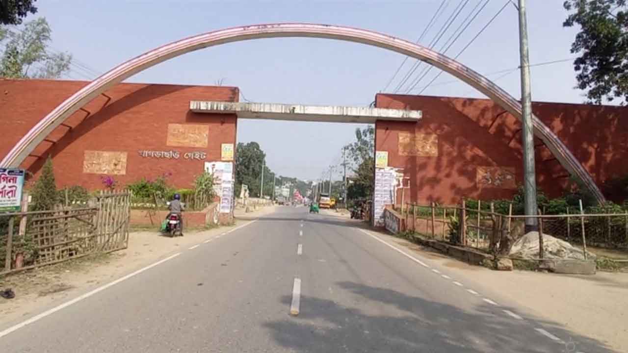 হত্যার প্রতিবাদে খাগড়াছড়িতে চলছে অবরোধ