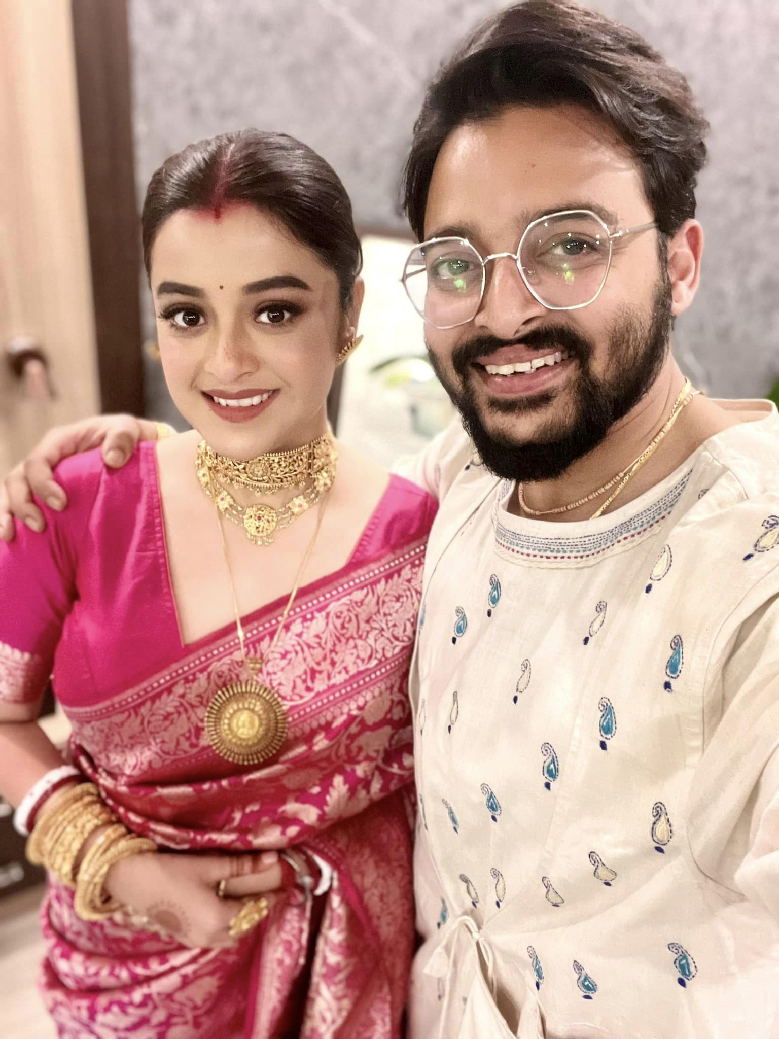 সেলফিতে সৌরভ-দর্শনা । ছবি: ফেসবুক