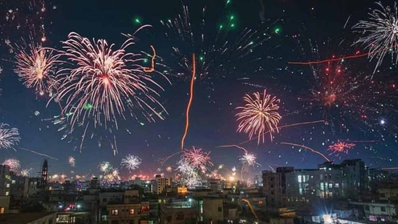 অনির্দিষ্টকালের জন্য আতশবাজি-ফানুস-মশাল মিছিল নিষিদ্ধ