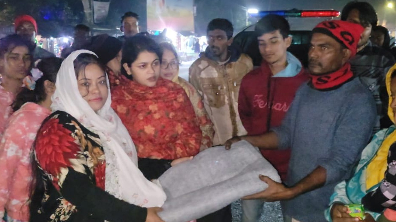 বাগেরহাটে শীতার্তদের মাঝে পুনাকের শীতবস্ত্র বিতরণ