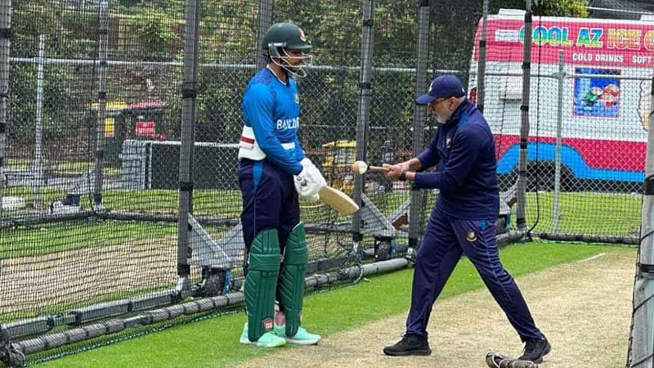 সৌম্যকে নিয়ে দ্বিধায় হাথুরু সিংহেও