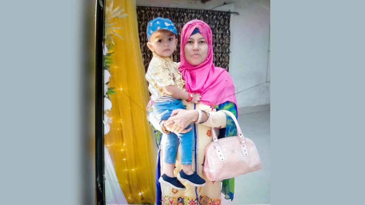 ট্রেনে আগুন, মা-ছেলের মরদেহ হস্তান্তর