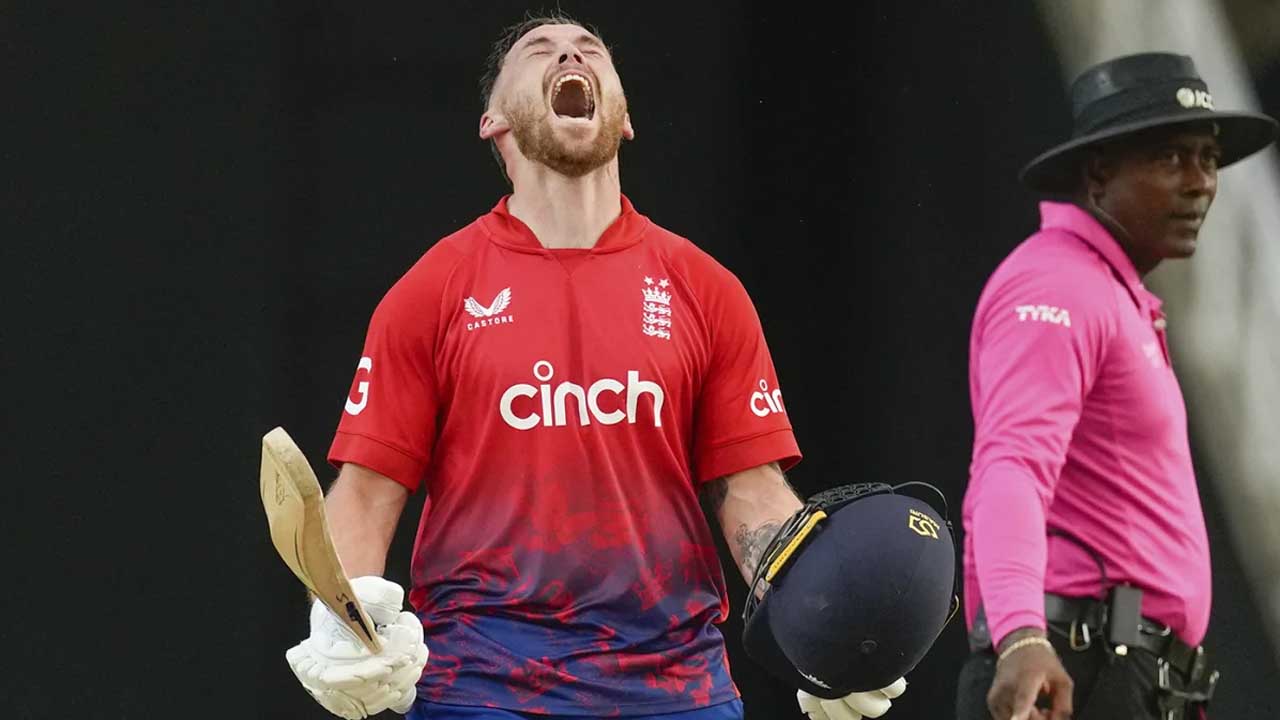 আইপিএলে উপেক্ষিত সল্ট ১০ ছক্কায় হাঁকালেন সেঞ্চুরি