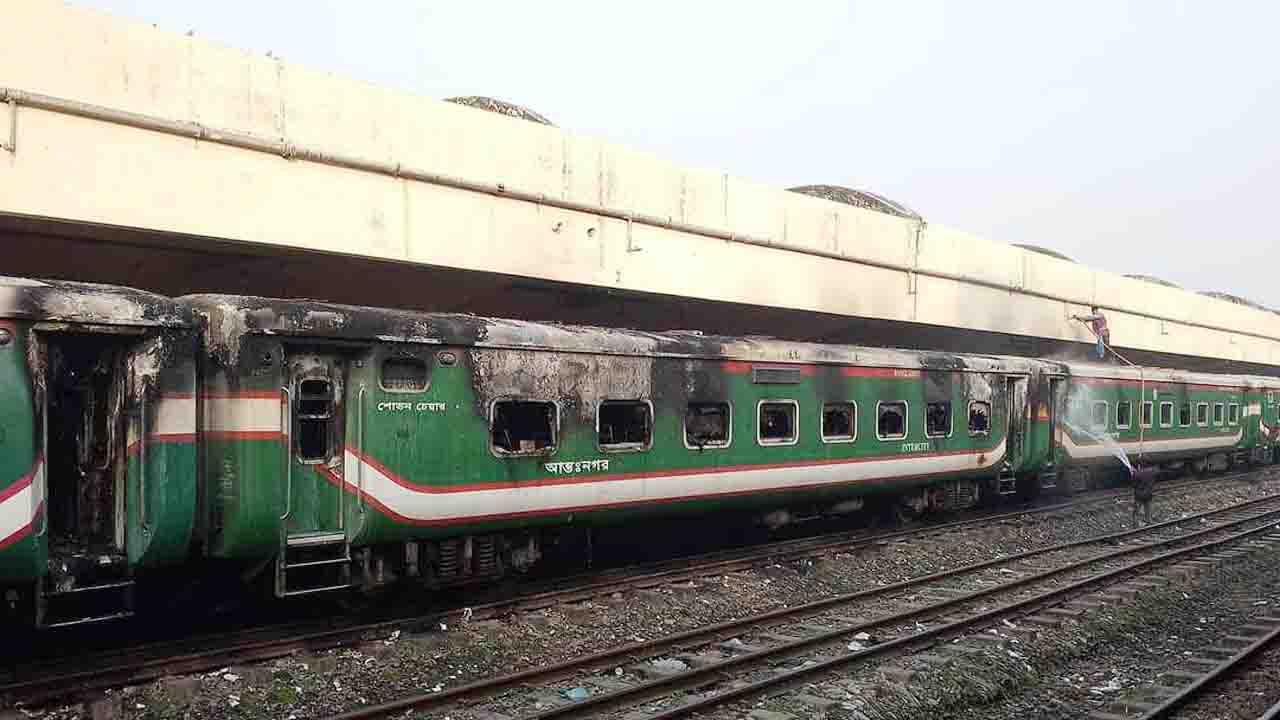 ট্রেনে আগুন: নিহত আরও একজনের পরিচয় মিলল