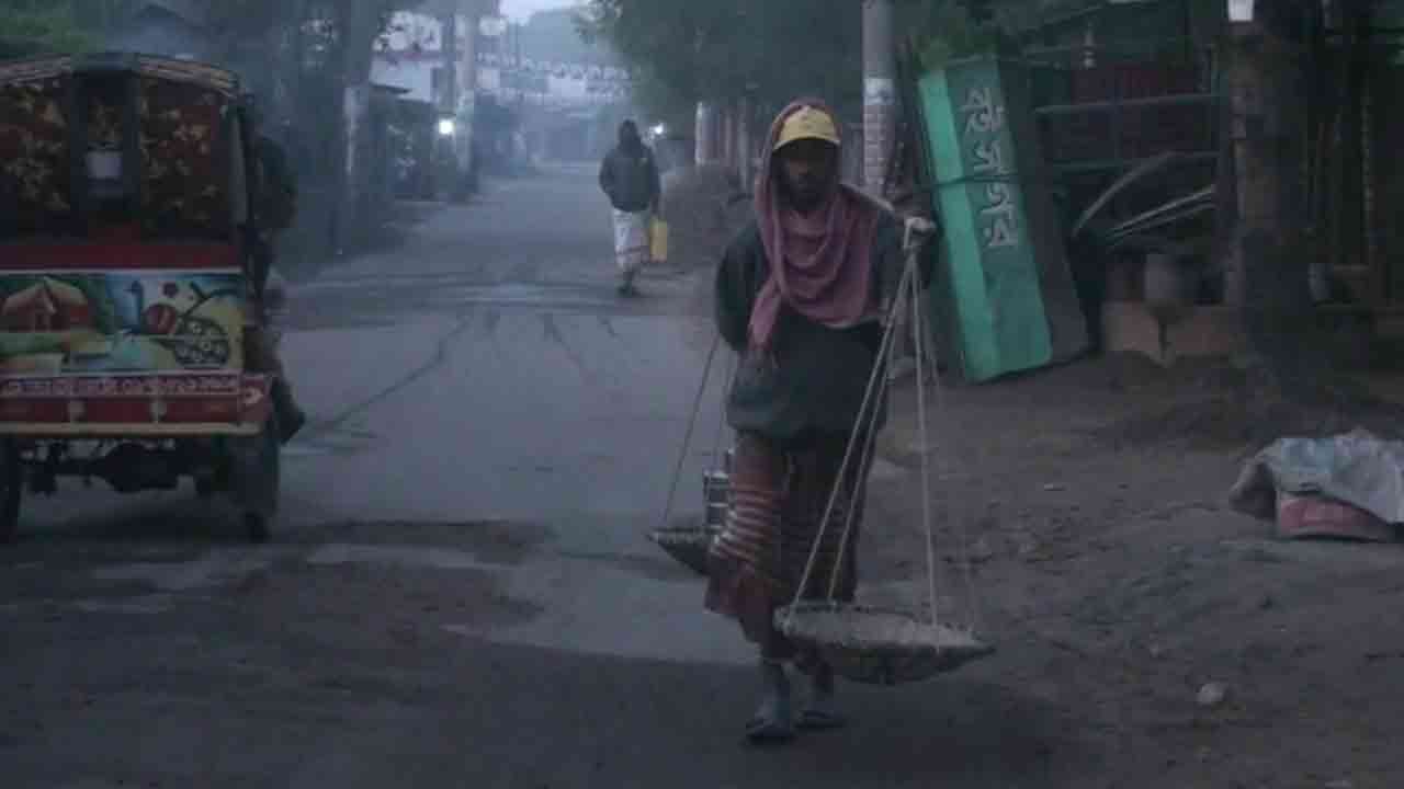 শীতে ভোগান্তিতে নাটোরের খেটে খাওয়া মানুষ