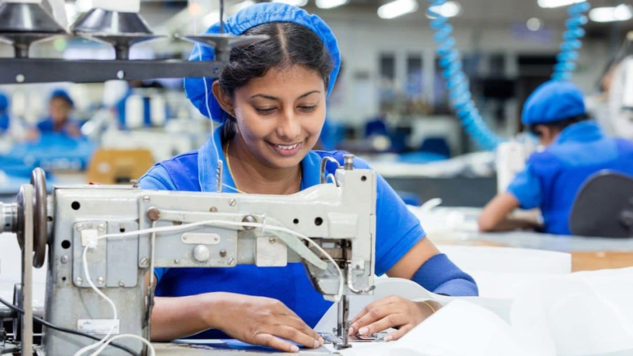 পোশাক শ্রমিকদের পূর্ব ঘোষিত মজুরি রেখেই চূড়ান্ত গেজেট