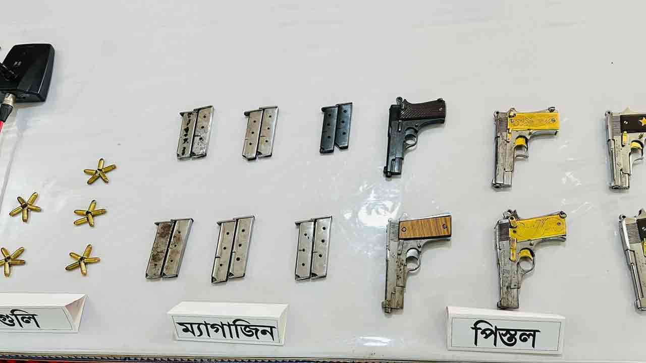 নির্বাচনকে কেন্দ্র করে সীমান্ত পেরিয়ে আসছে অবৈধ অস্ত্র