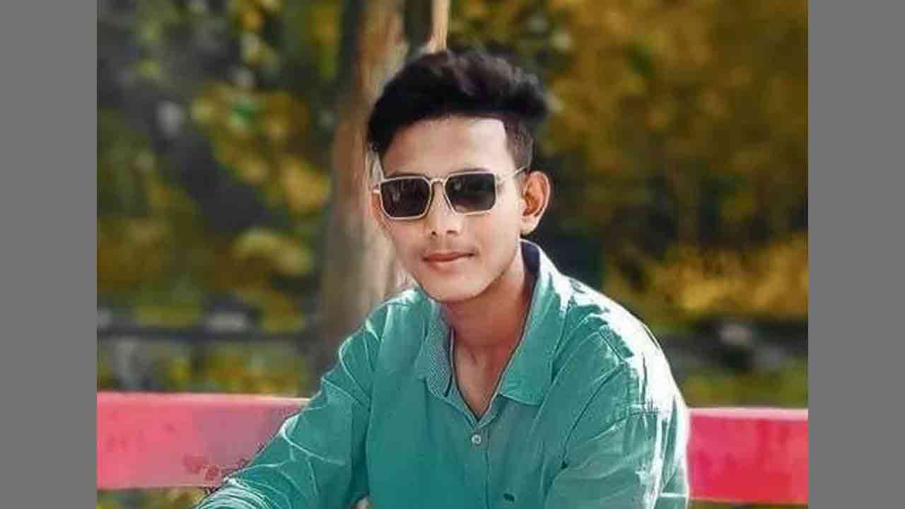 ব্যাডমিন্টন খেলতে গিয়ে বিদ্যুতায়িত হয়ে তরুণের মৃত্যু