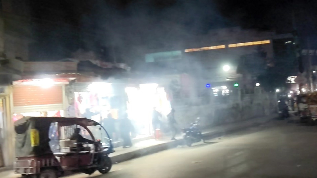 বিএনপির বিক্ষোভ থেকে ককটেল বিস্ফোরণ, আহত ১০