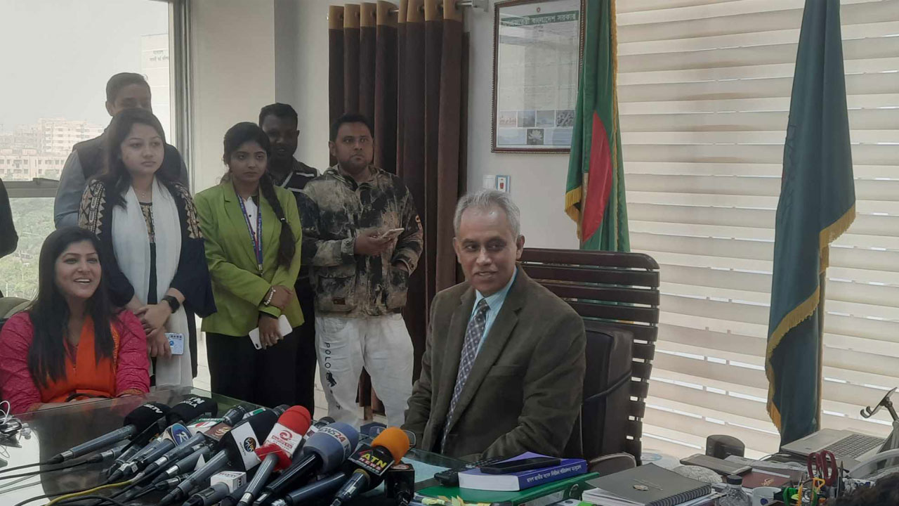 নির্বাচনের আনন্দ সব জায়গায় দেখছি: ইসি আলমগীর