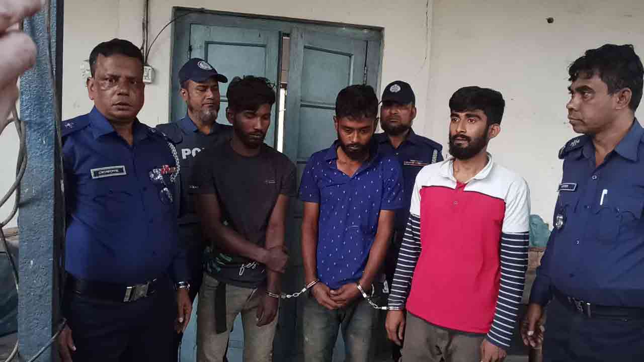 নারায়ণগঞ্জে রেললাইনে হাতবোমা বিস্ফোরণের সময় আটক ৩