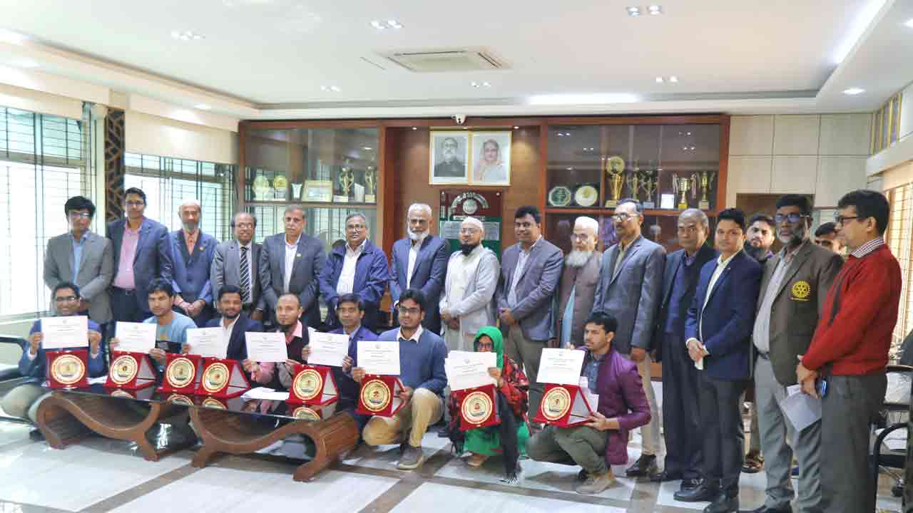 শুদ্ধাচার পুরস্কার পেলেন যবিপ্রবির ৮ শিক্ষক কর্মকর্তা-কর্মচারী