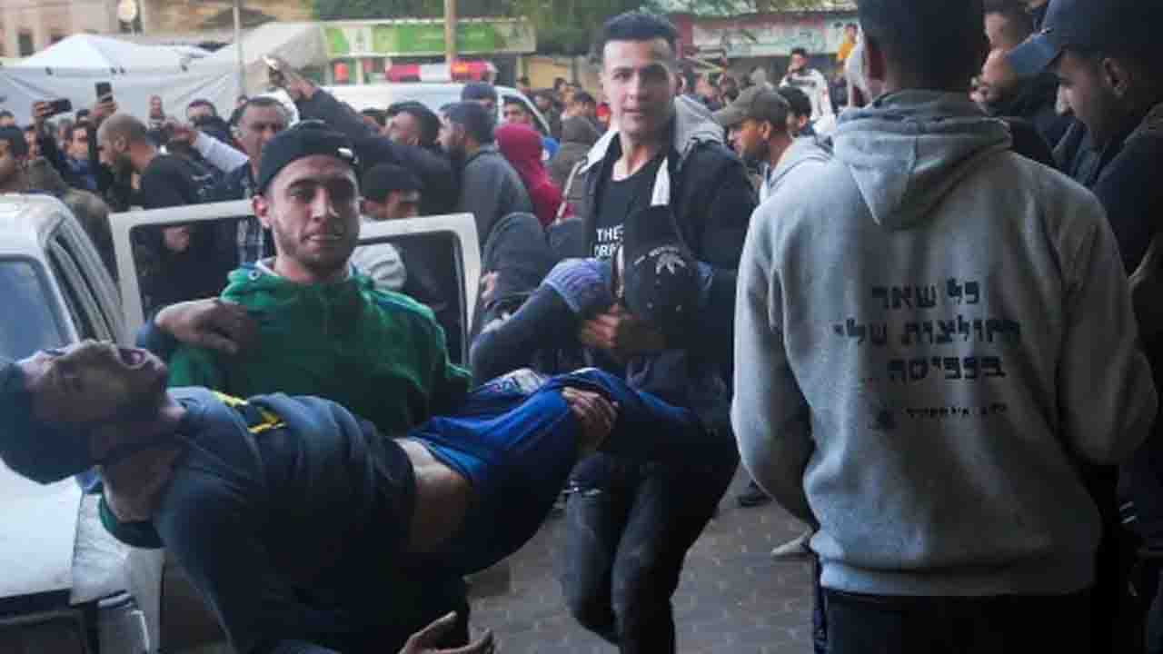 গাজায় শরণার্থী শিবিরে হামলা, নিহত ৭০