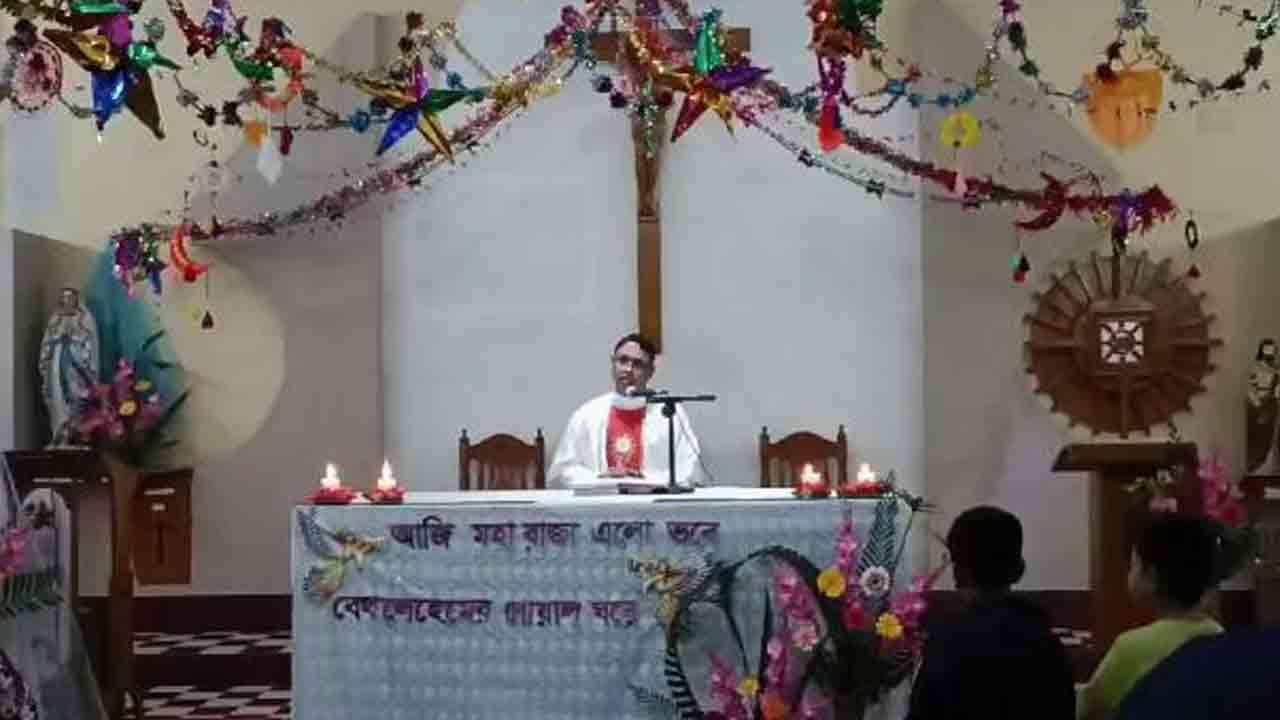 বড়দিন উপলক্ষে পাহাড়ে খ্রিস্টান পল্লীতে উৎসবের আমেজ