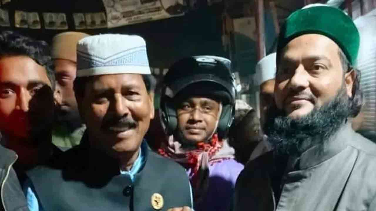 মাহফিলে দোয়া চেয়ে তোপের মুখে মুরাদনগরের এমপি ইউসুফ হারুন