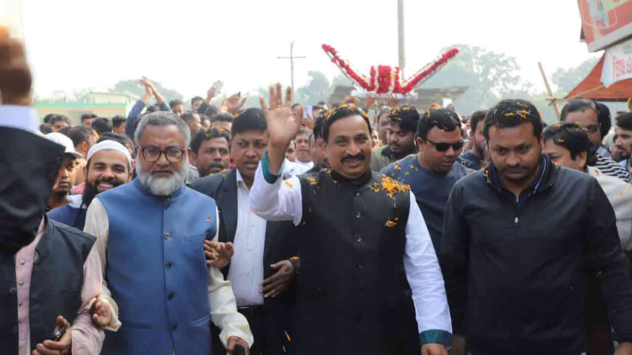 ফেনীতে নিজাম হাজারীর গণসংযোগ