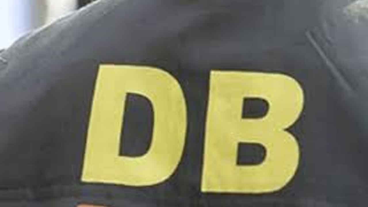 ডিবির ডিসির বিরুদ্ধে নির্যাতন করে টাকা আদায়ের অভিযোগ তদন্তে কমিটি