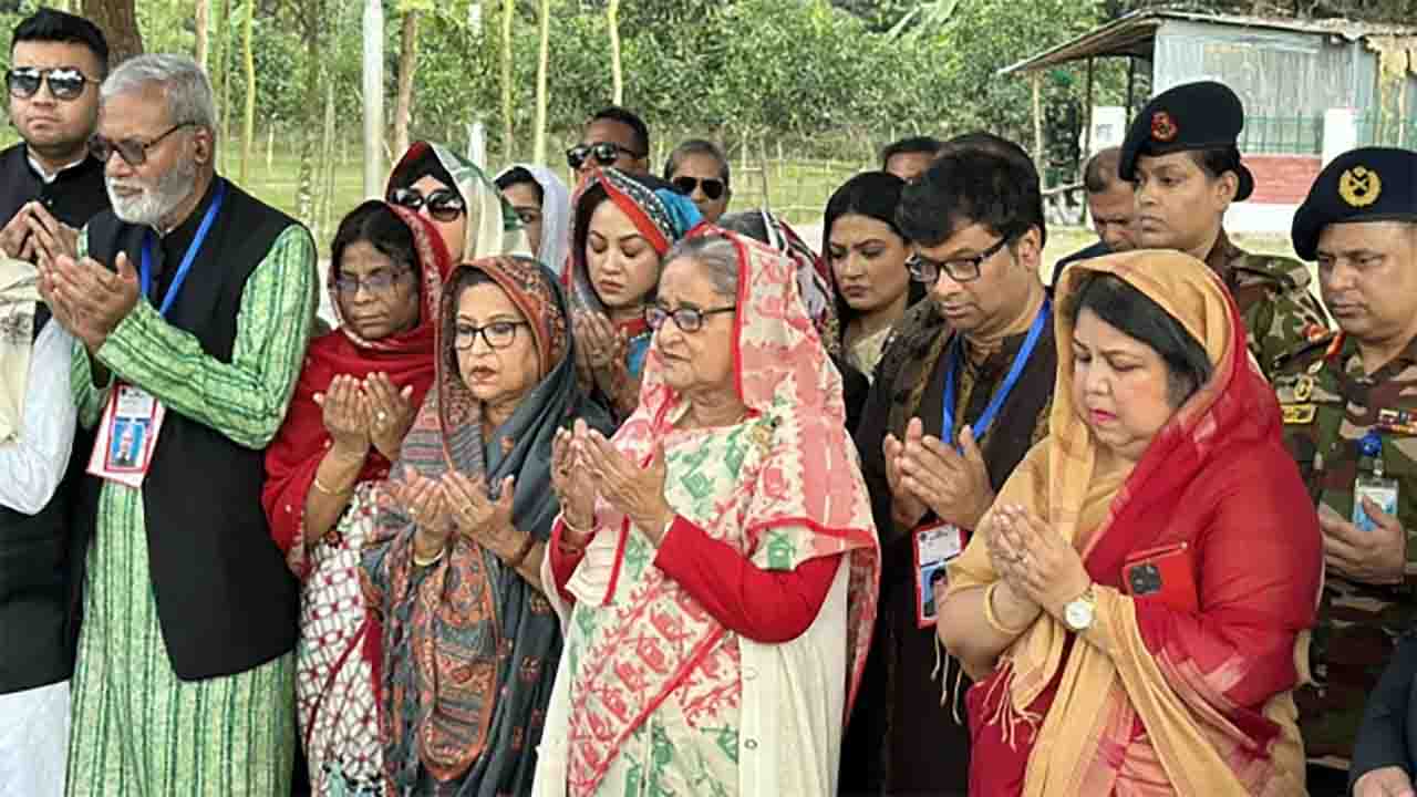 পীরগঞ্জে স্বামীর কবরের পাশে প্রধানমন্ত্রী