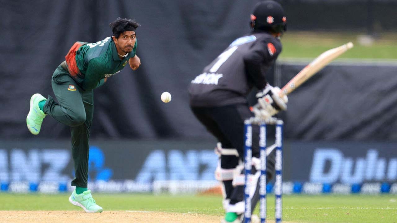 টস জিতে বোলিংয়ের সিদ্ধান্ত নিয়েছে বাংলাদেশ