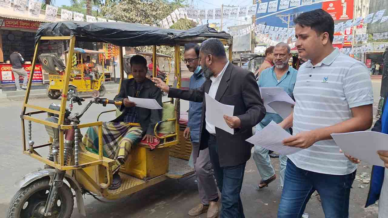 অসহযোগ সফল করতে বিএনপির লিফলেট বিতরণ