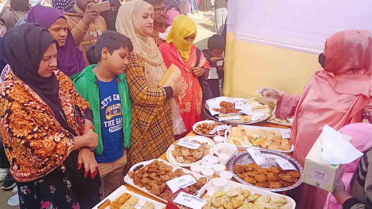 শেরপুরে জমজমাট পিঠা উৎসব অনুষ্ঠিত