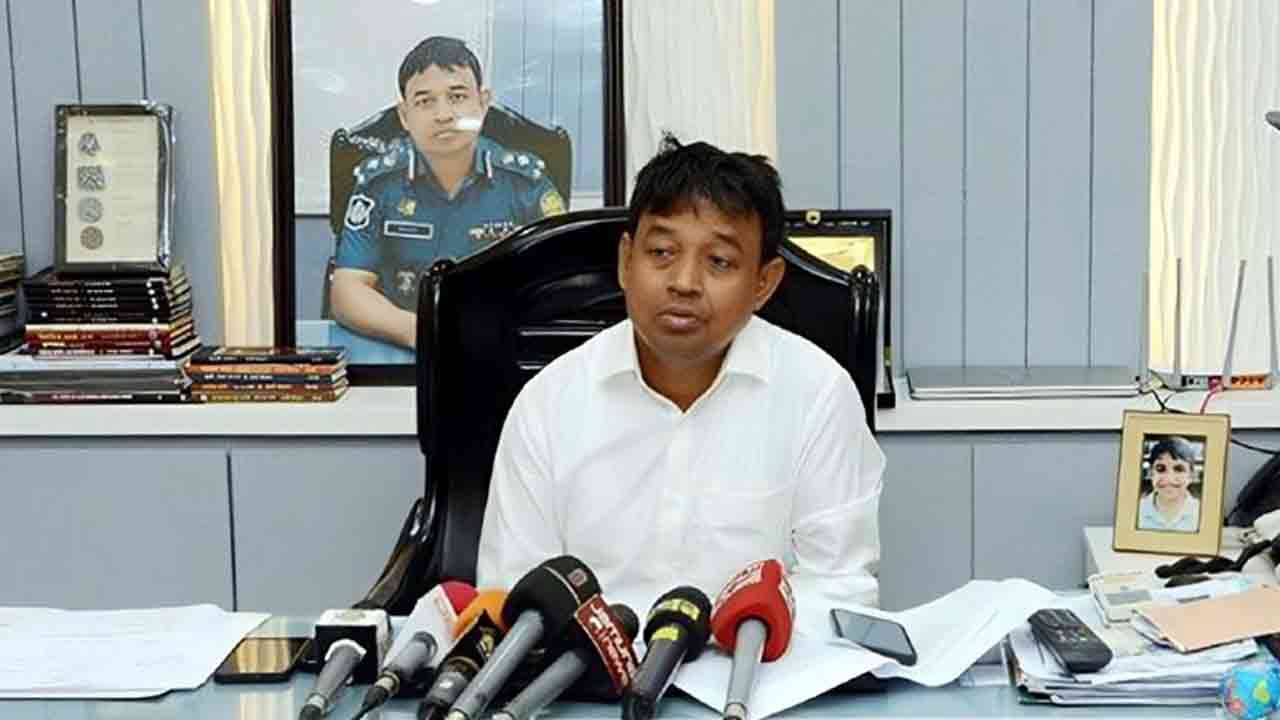 বিএনপির দেশ অচলের কর্মসূচি আমলে নিচ্ছি না: ডিবিপ্রধান